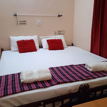 Valiyathayil Home Stay Kochi Bagian luar foto