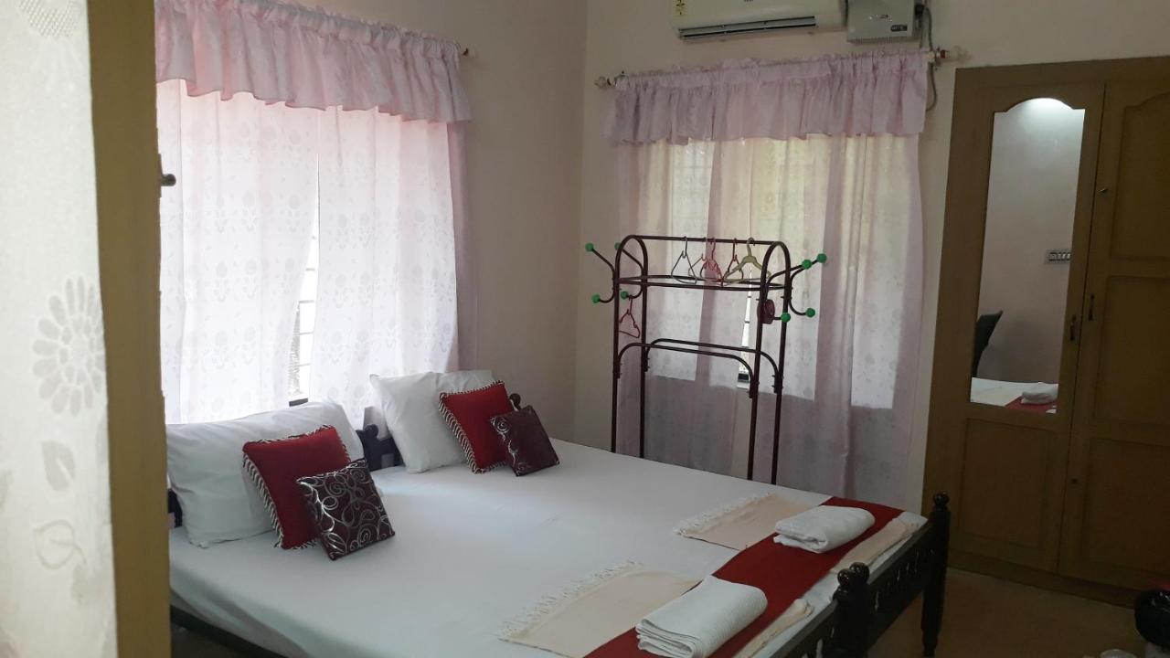 Valiyathayil Home Stay Kochi Bagian luar foto