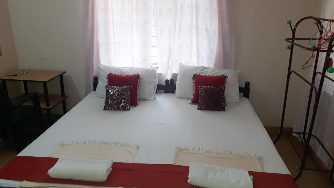 Valiyathayil Home Stay Kochi Bagian luar foto