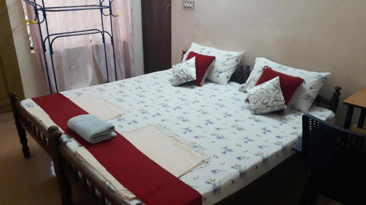 Valiyathayil Home Stay Kochi Bagian luar foto