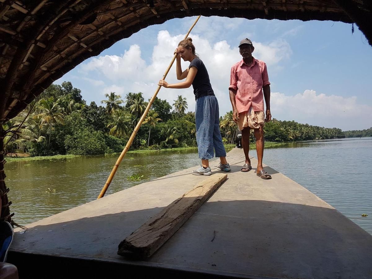 Valiyathayil Home Stay Kochi Bagian luar foto