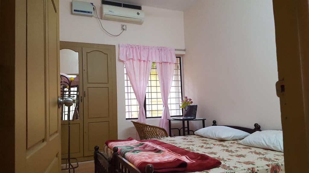 Valiyathayil Home Stay Kochi Bagian luar foto