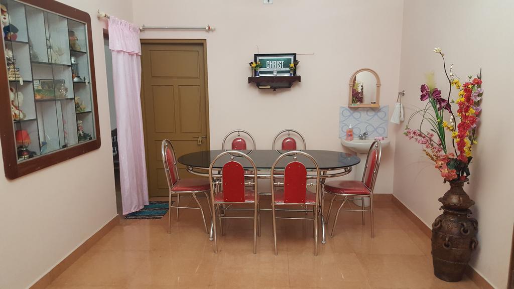 Valiyathayil Home Stay Kochi Bagian luar foto