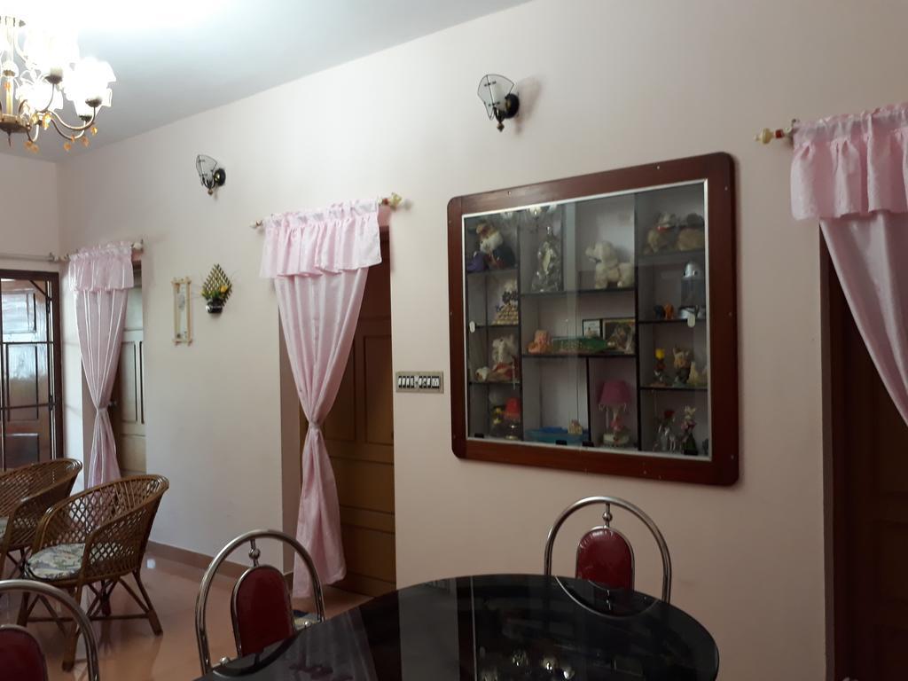 Valiyathayil Home Stay Kochi Bagian luar foto