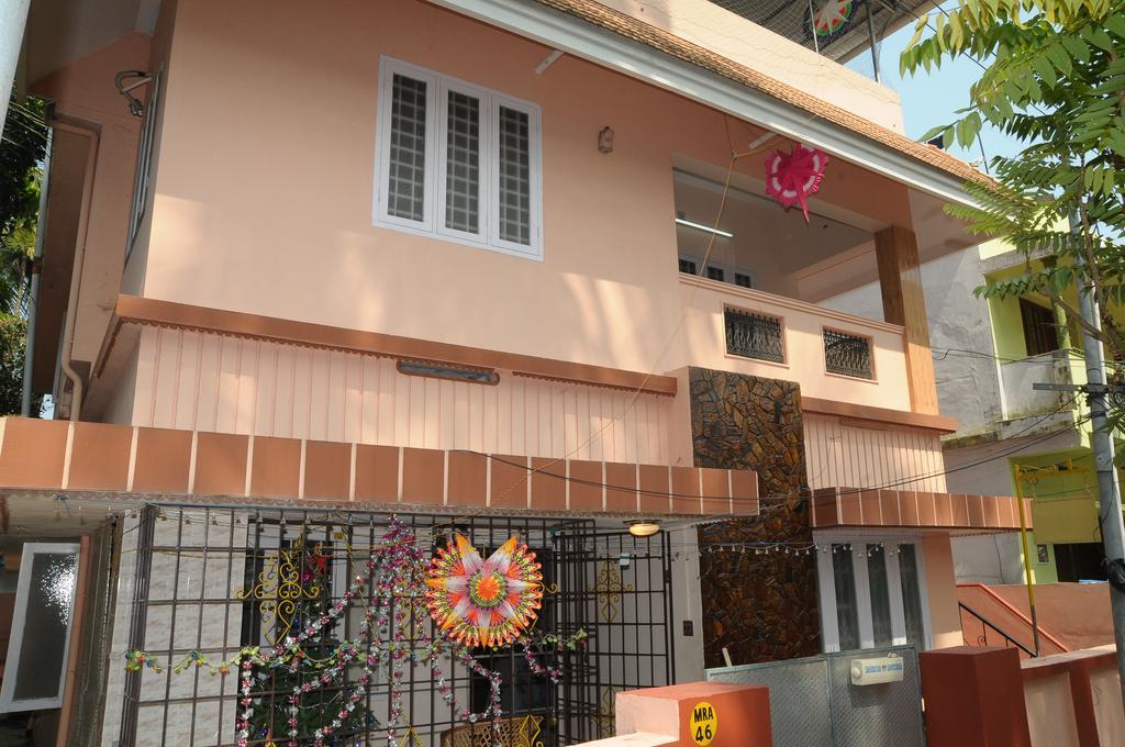 Valiyathayil Home Stay Kochi Bagian luar foto