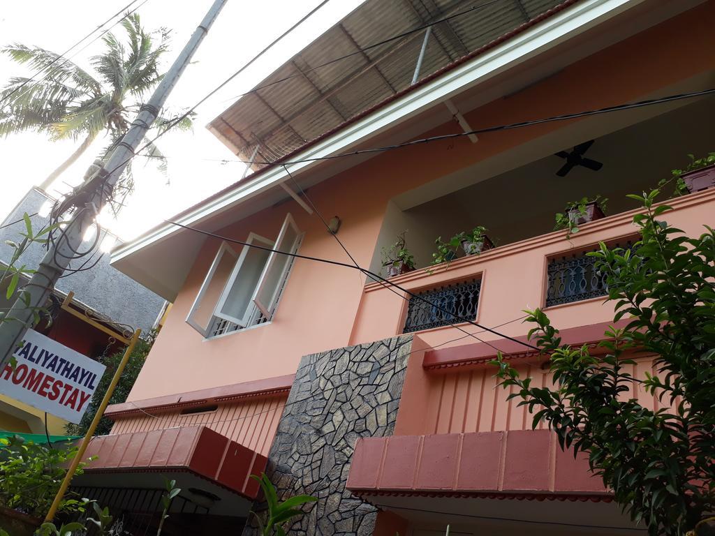 Valiyathayil Home Stay Kochi Bagian luar foto