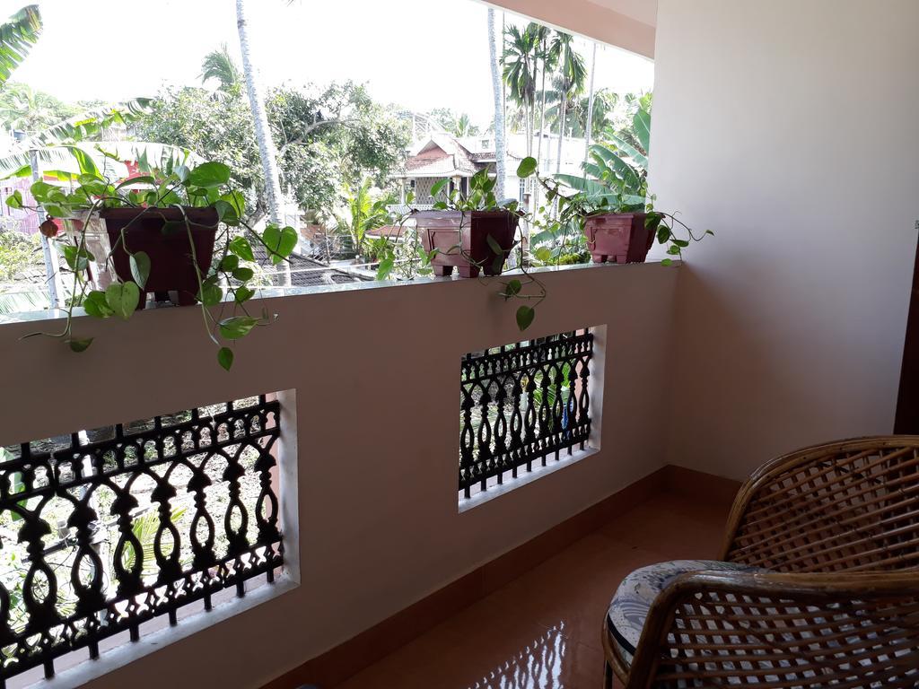 Valiyathayil Home Stay Kochi Bagian luar foto