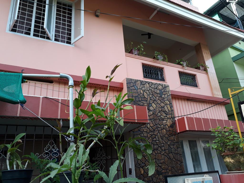 Valiyathayil Home Stay Kochi Bagian luar foto