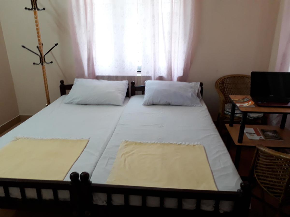 Valiyathayil Home Stay Kochi Bagian luar foto