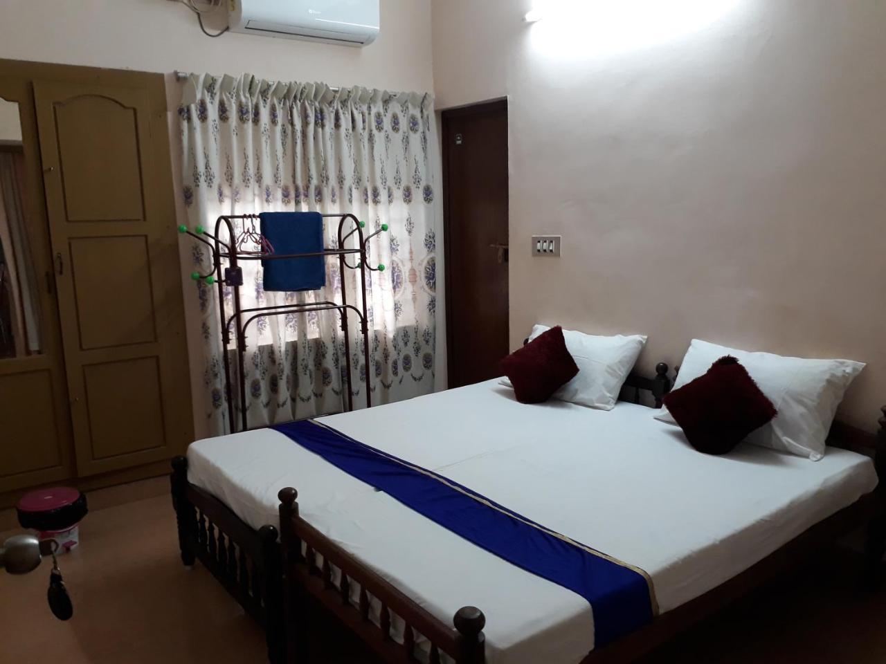 Valiyathayil Home Stay Kochi Bagian luar foto