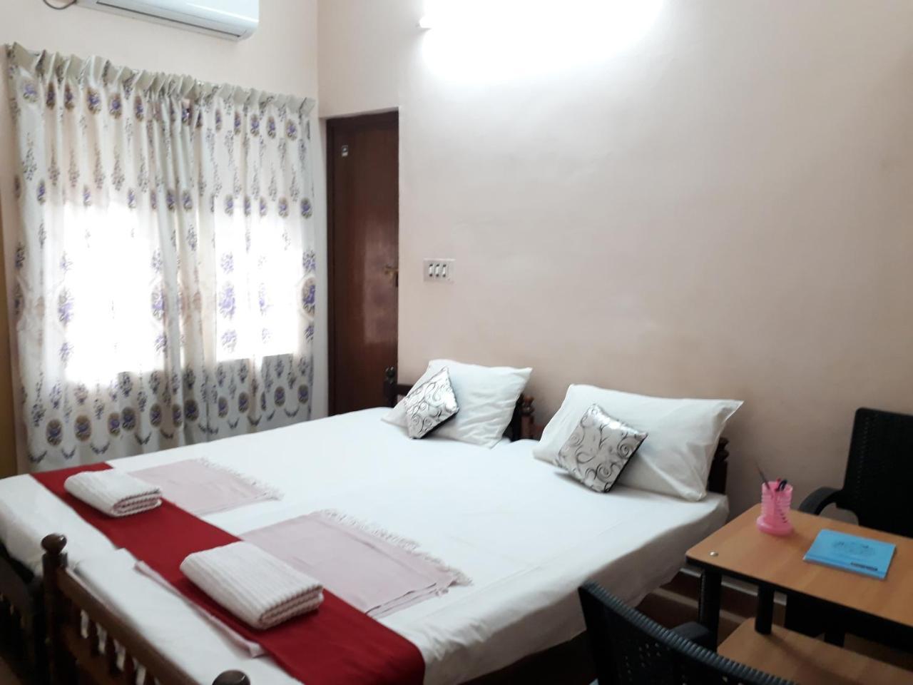 Valiyathayil Home Stay Kochi Bagian luar foto