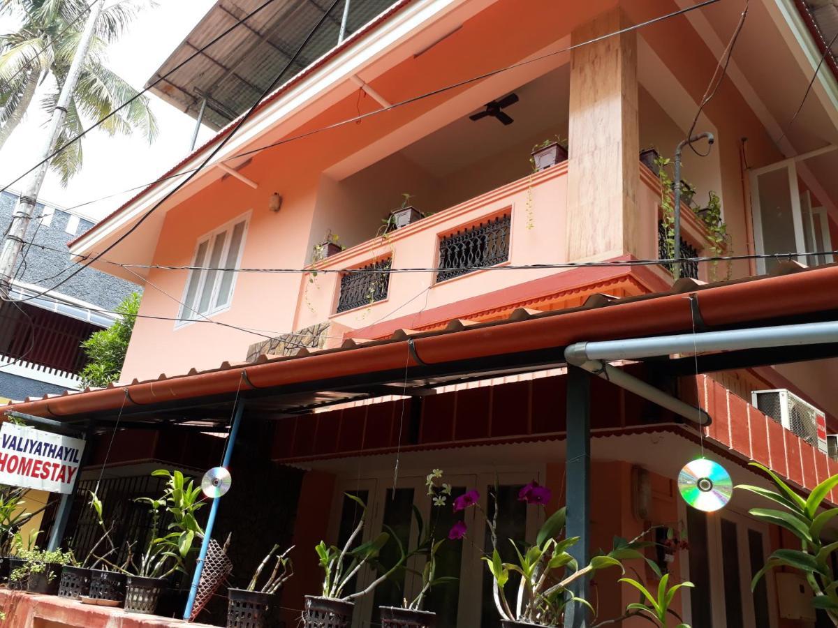 Valiyathayil Home Stay Kochi Bagian luar foto